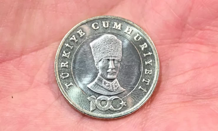 Cumhuriyet’in 100. yılına özel 5 liralık madeni para tartışma yarattı