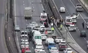 Küçükçekmece’de 5 aracın karıştığı zincirleme trafik kazası: 2 yaralı