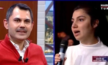 İfade Özgürlüğü Tartışmalarını Alevlendiren Olay: Genç Kadının Mikrofonu Canlı Yayında Kesildi