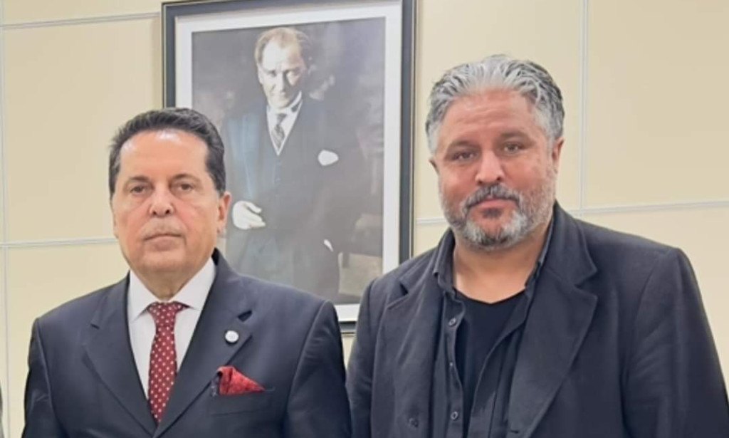 Ali Başak, Esenyurt Belediye Başkanı Seçilen Akrabası Prof. Ahmet Özer'i Kutluyor