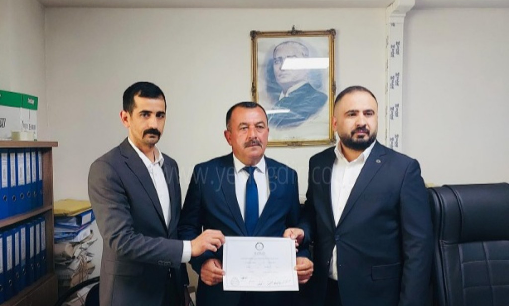 Melekli Belde Belediye Başkanı Seçilen Mücahit Tanık, Mazbatasını Alarak Kalabalık Bir Törenle Karşılandı