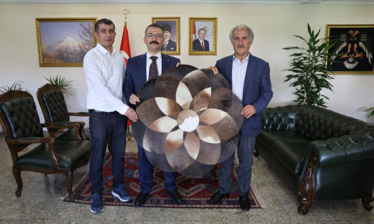 "Vali Turan, İş İnsanı Şimşek'i Makamında Ağırladı" İş İnsanı Buluşması