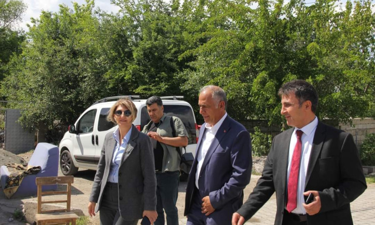 Iğdır'da "Köylerimiz Güzelleşiyor" Projesiyle Köylerde Çevre Temizliği ve Güzelleştirme Çalışmaları Sürüyor