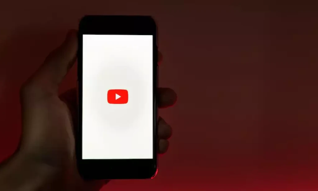 YouTube, Shorts İçin AI Destekli Yorum Konuları Özetleyici Özelliğini Test Ediyor