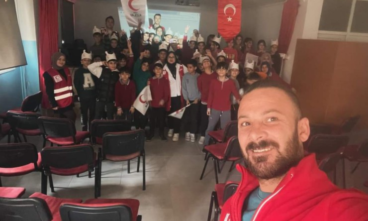 Kızılay Haftasında Iğdır Okullarında Yardımlaşma Ruhu: Kızılay Ekipleri Öğrencilerle Buluşuyor