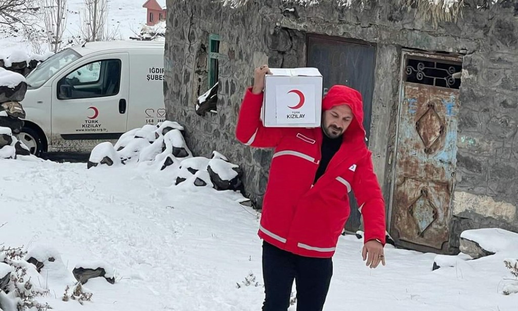 Kızılay, yaşlı, kimsesiz bireylere ve ihtiyaç sahibi ailelere umut olmaya devam ediyor