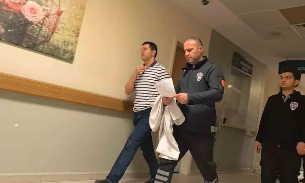 Bursa'da İki Doktor Otoparkta Kavga Etti: Bir Doktorun Burnu Kırıldı, Diğeri Tahliye Edildi