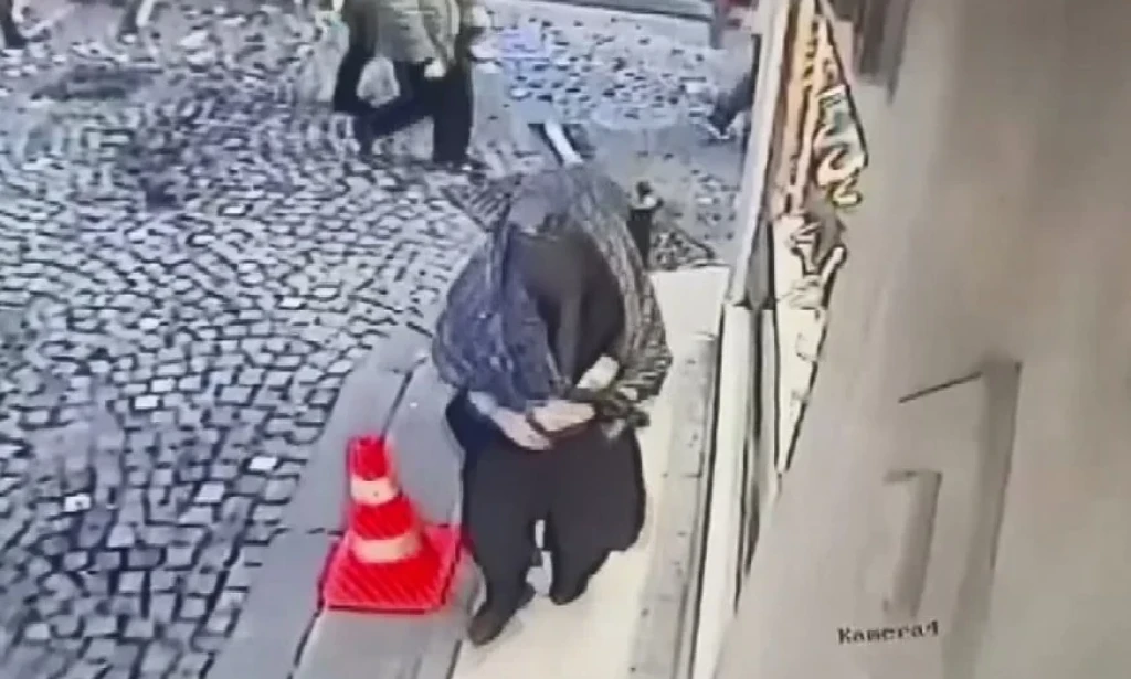 İstanbul Fatih'te Döviz Hırsızlığı: Kadın Kılığındaki Şüphelilerden Birinin Sabıka Geçmişi Şoke Etti