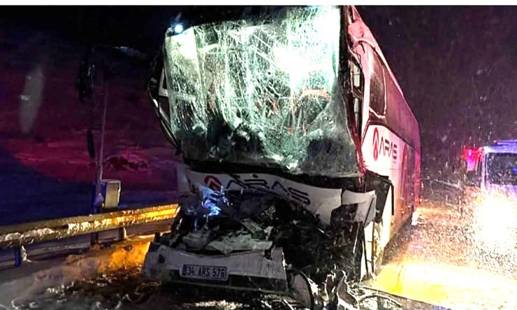 Iğdır’dan İstanbul’a Giden Yolcu Otobüsü Kaza Yaptı: 1 Ölü, 29 Yaralı