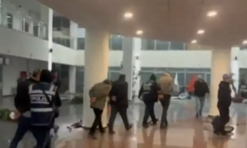 Van Büyükşehir Belediyesi'ne Kayyum Atandı, Siyasi Gerilim Tırmanıyor