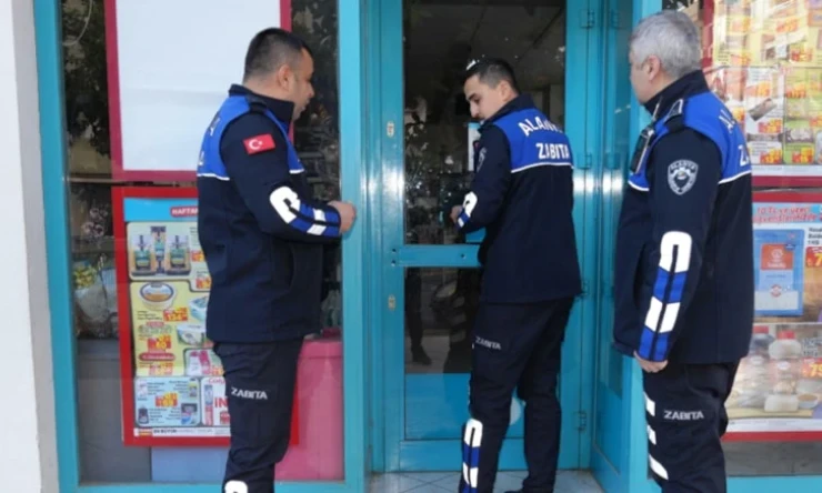 Alanya'da İki Zincir Market Şubesi Tarihi Geçmiş Ürün Satışından Mühürlendi