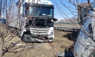 Iğdır'da Korkutan Tır Kazası: İki Tır Çarpıştı!