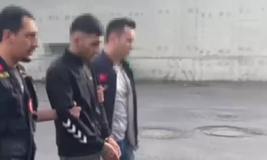 İstanbul Küçükçekmece'de Aile İçi Şiddet: Telefon Mesajlarını Göstermeyen Eşini 5 Yerinden Bıçaklayan Koca Tutuklandı