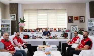 Iğdır Kızılay Derneği'nden Rektör Prof. Dr. Ekrem Gürel’e Hayırlı Olsun Ziyareti