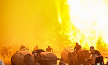 Kaderine Terk Edilmiş, Yapayalnız Bir Halk...