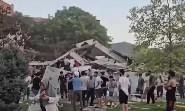 Balıkesir Sındırgı’da 6.1 Büyüklüğünde Deprem: Çok Sayıda Bina Hasar Gördü, Enkaz Çalışmaları Sürüyor