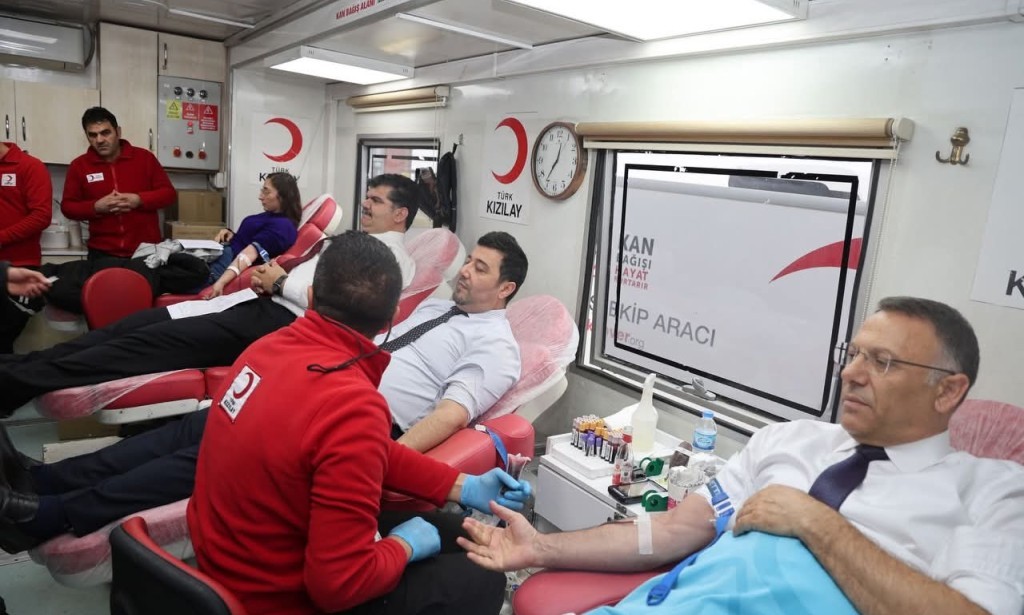 Rektör Prof. Dr. Ekrem Gürel’den Kızılay’a Örnek Destek: “Birbirimize Candan Bağlıyız”