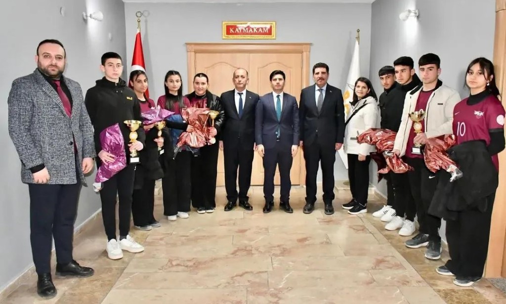 Aralık’ta Şampiyon Öğrenciler Kaymakam GÜLNAR’ın Makamında Kabul Edildi