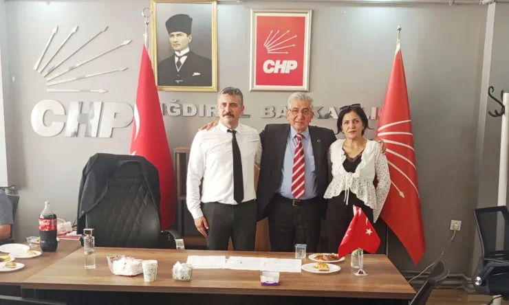 CHP Iğdır İl Başkanlığı’nda Devir Teslim Töreni: Halil İbrahim Artantaş Görevi Devraldı